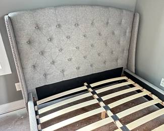 Queen tufted, upholstered bed frame

Online only sale for furniture opens Thursday/October 5

For pricing information:
•Text only to 615-854-8535
•Send a photo of the item(s) you are interested in
•In person viewing will be available on Friday/October 6!