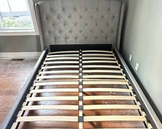 Queen tufted, upholstered bed frame

Online only sale for furniture opens Thursday/October 5

For pricing information:
•Text only to 615-854-8535
•Send a photo of the item(s) you are interested in
•In person viewing will be available on Friday/October 6!