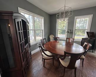 Beautiful dining room furniture

Online only sale for furniture opens Thursday/October 5

For pricing information:
•Text only to 615-854-8535
•Send a photo of the item(s) you are interested in
•In person viewing will be available on Friday/October 6!