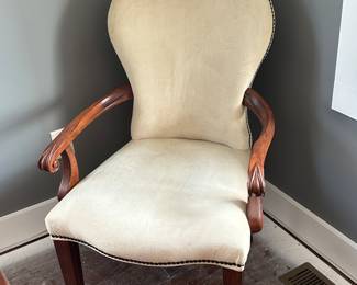 Crushed velvet and wood dining chair

Online only sale for furniture opens Thursday/October 5

For pricing information:
•Text only to 615-854-8535
•Send a photo of the item(s) you are interested in
•In person viewing will be available on Friday/October 6!