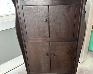 Antique Victrola - not working 

Online only sale for furniture opens Thursday/October 5

For pricing information:
•Text only to 615-854-8535
•Send a photo of the item(s) you are interested in
•In person viewing will be available on Friday/October 6!