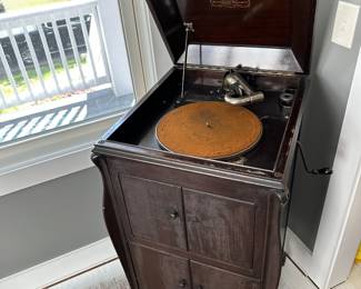Antique Victrola - not working 

Online only sale for furniture opens Thursday/October 5

For pricing information:
•Text only to 615-854-8535
•Send a photo of the item(s) you are interested in
•In person viewing will be available on Friday/October 6!