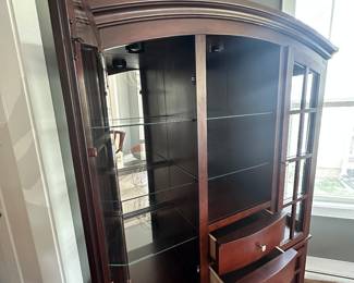 Klaussner , Manhattan, China hutch

Online only sale for furniture opens Thursday/October 5

For pricing information:
•Text only to 615-854-8535
•Send a photo of the item(s) you are interested in
•In person viewing will be available on Friday/October 6!