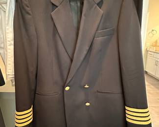 Airline pilot uniform