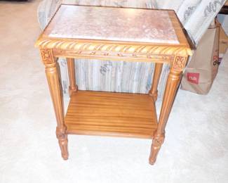 SIDE OAK TABLE