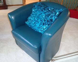 ROUND LEATHERS SWIVEL CHAIR
