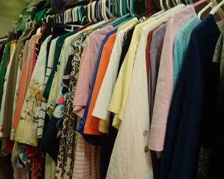 CLOTHING MENS & WOMENS AT LEAST 6 CLOSETS FULL