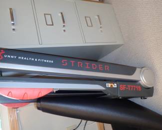 SUNNY HEALTH & FITNESS STRIDER TREAD MILL