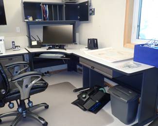 CORNER MODULAR OFFICE DESK SYSTEM - LIGHT WEIGHT FOR MOVING LOTS OF STORAGE - FILE CABINETS - OVER HEAD STORAGE -CORNER MODULAR OFFICE DESK SYSTEM - LIGHT WEIGHT FOR MOVING LOTS OF STORAGE - FILE CABINETS - OVER HEAD STORAGE -