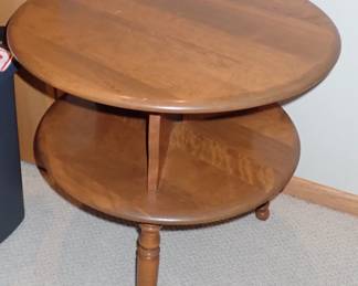 2 TIER ROUND BOOK TABLE