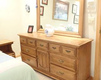 DRESSER & MIRROR