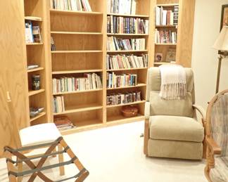 BOOKS - RECLINER - LUGGAGE RACK