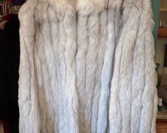 CLOTHING MENS & WOMENS AT LEAST 6 CLOSETS FULL