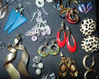 VINTAGE / FASHION JEWELRY - EARRINGS - NECKLACES - PINS - RINGS
