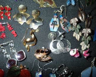 VINTAGE / FASHION JEWELRY - EARRINGS - NECKLACES - PINS - RINGS