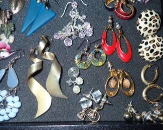VINTAGE / FASHION JEWELRY - EARRINGS - NECKLACES - PINS - RINGS