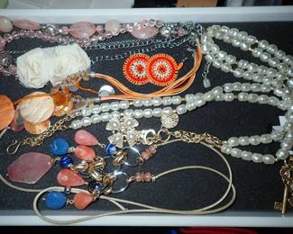 VINTAGE / FASHION JEWELRY - EARRINGS - NECKLACES - PINS - RINGS