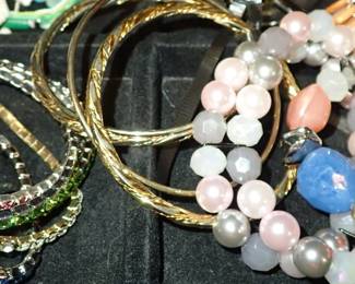 VINTAGE / FASHION JEWELRY - EARRINGS - NECKLACES - PINS - RINGS