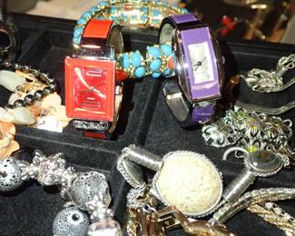 VINTAGE / FASHION JEWELRY - EARRINGS - NECKLACES - PINS - RINGS