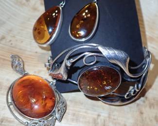 VINTAGE / FASHION JEWELRY - EARRINGS - NECKLACES - PINS - RINGS