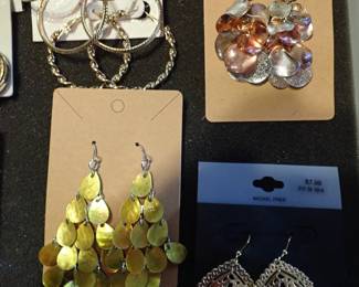 VINTAGE / FASHION JEWELRY - EARRINGS - NECKLACES - PINS - RINGS