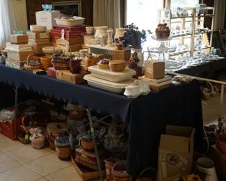 Longaberger bakeware & ceramic items and more baskets, cloth and plastic liners
