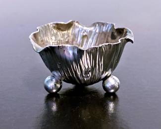 Antique Victorian sterling salt cellar by Hukin & Heath of London, 1885-6