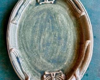 Large pretty ceramic platter with pineapple handles.