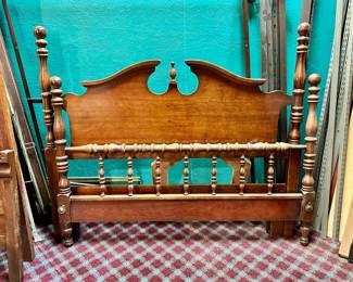 American Drew Queen Anne full/queen bed.
