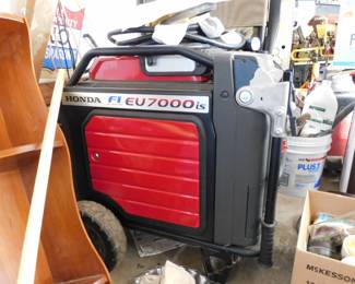 Honda EU7000is, Inverter Generator, 7000 Surge Watts, 5500 Rated Watts, Electric Start, (used one time)