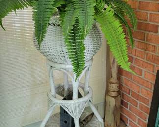 Wicker planter 