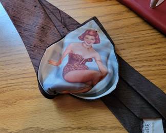 Pin up girl tie 
