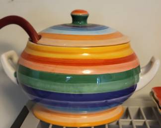 Soup tureen 