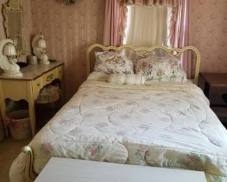 Bedroom Furniture (Full-Size)