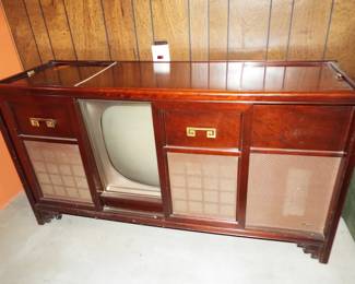 VintageMagnavox TV/Record Player/Radio Console
