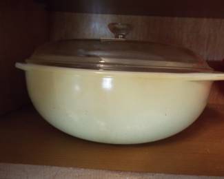 Pyrex Bowl with lid