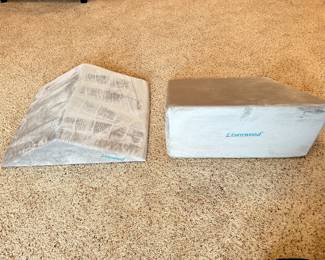 Lisenwood Foam Bed Wedge Pillow Set - Reading Pillow & Back Support Wedge Pillow for Sleeping - 2 Separated Sit Up Pillows for Bed - Angled Bed Pillow, Triangle Pillow for Back and Legs Support Gray