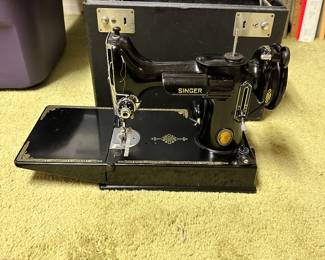 Singer Featherweight Sewing Machine