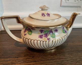 Georgian Gibsons Porcelain Tea Pot. Photo 1 of 2.