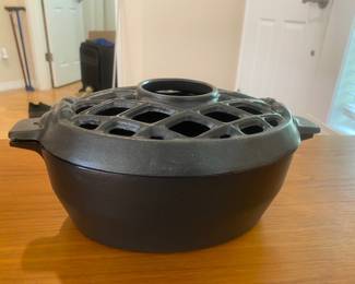 Cast iron
Pot
