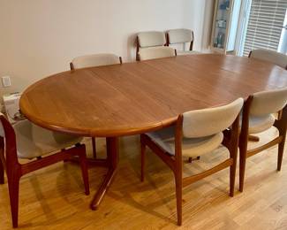 Benny Linden Table and Chairs