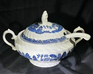 Royal Wessex Blue Willow soup tureen with ladle