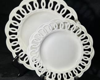 White porcelain decorative plates 
