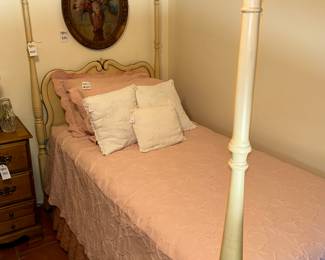 Vintage twin 4 poster bed