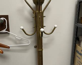 Wall mounted coat rack 