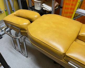 Awesome vintage massage / chiropractic table in great condition