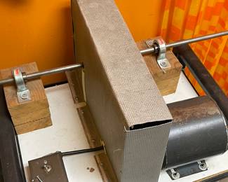 Bandage rolling machine