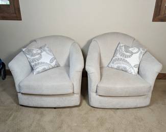 Best Home Furnishings Light Brown/Ivory Swivel Chair x2 36w 38d 31h