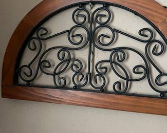 Many wall decors to choose from. 