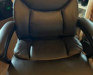 Like new desk chair.